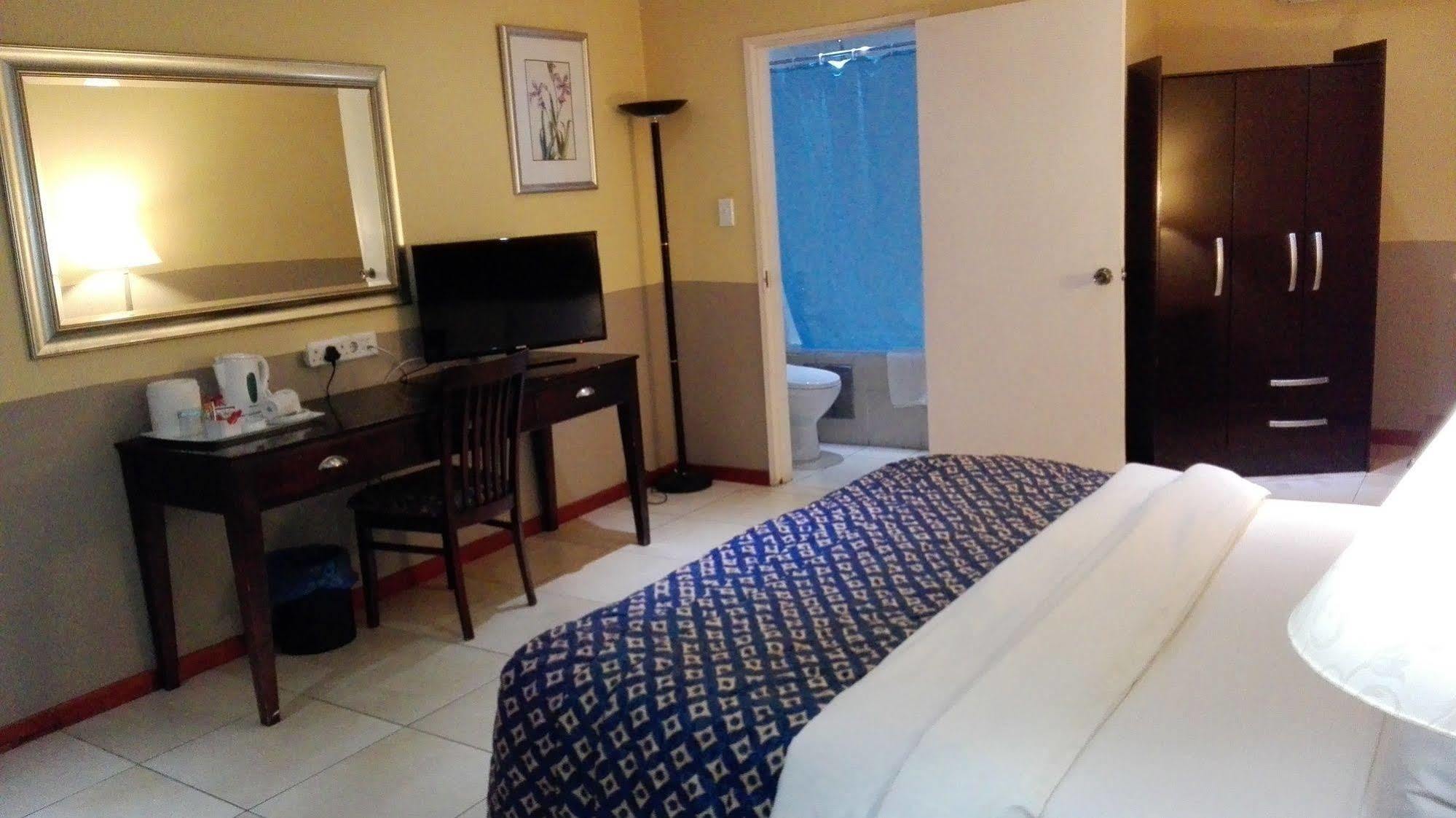 Villa Via Hotel Midrand Exterior foto
