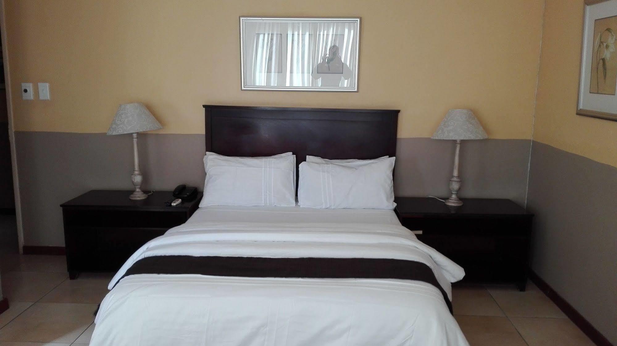 Villa Via Hotel Midrand Exterior foto
